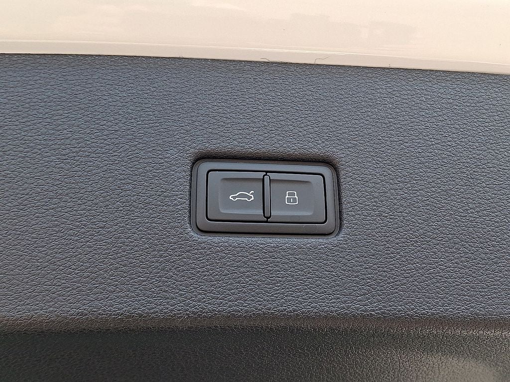 2025 Audi Q8 55 Premium Plus quattro