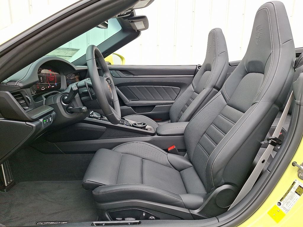 2025 Porsche 911 Carrera