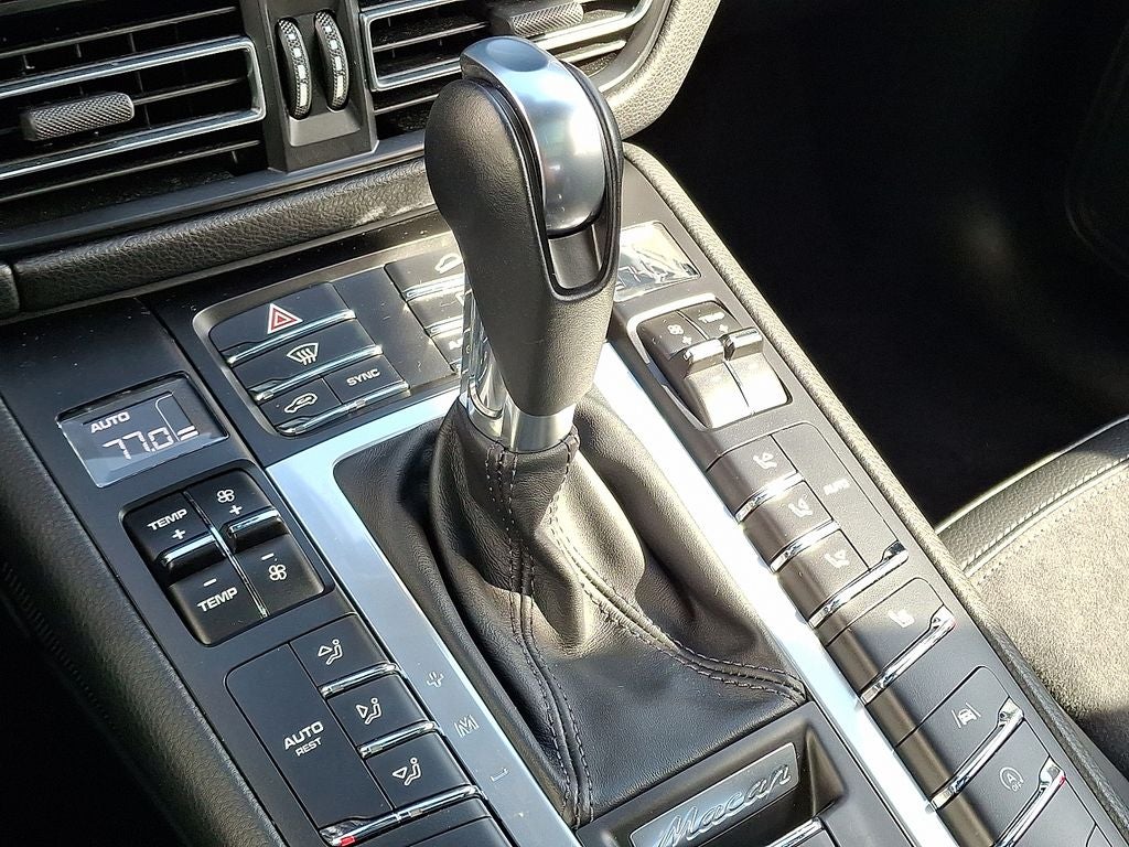 2021 Porsche Macan Base