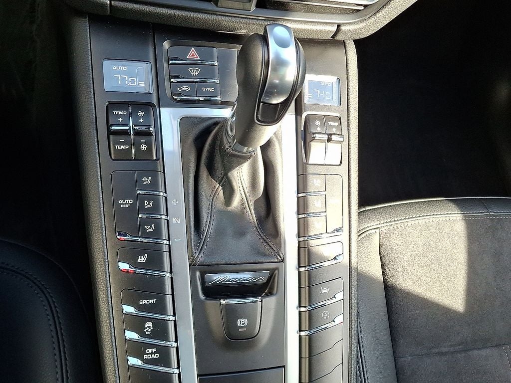 2021 Porsche Macan Base