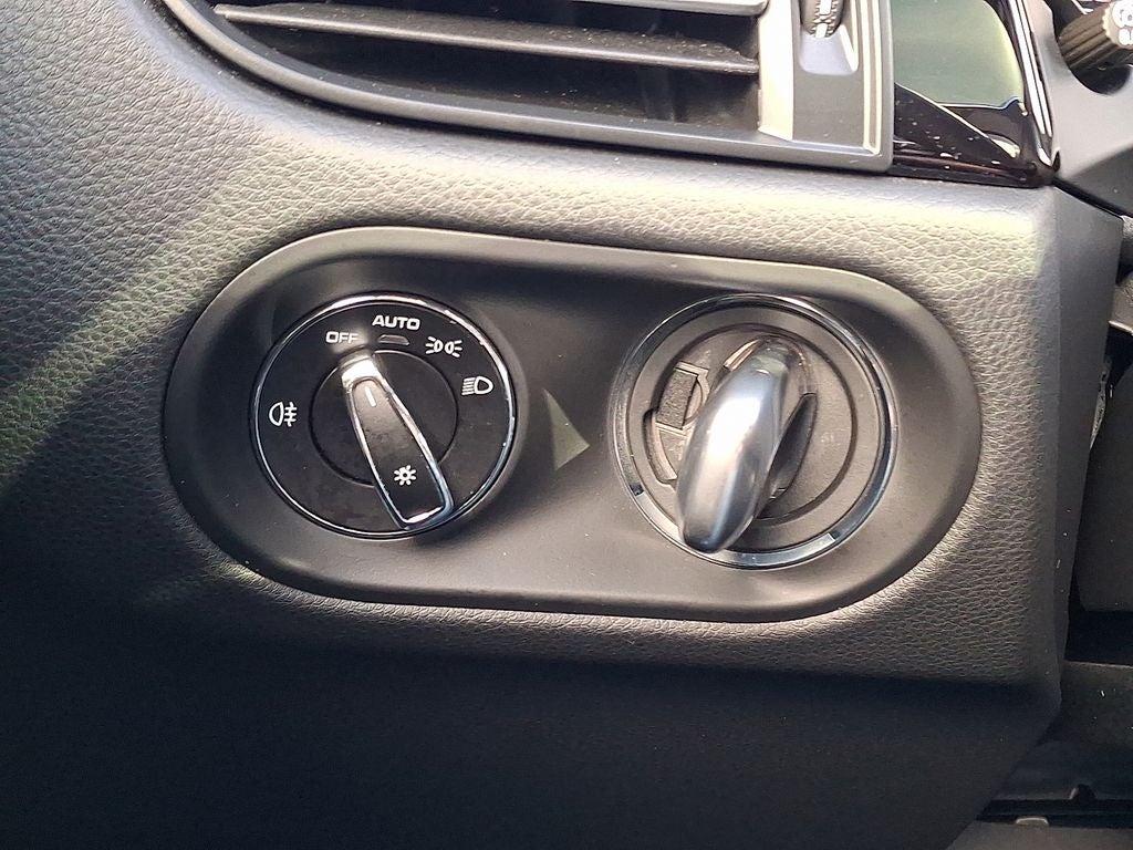 2021 Porsche Macan Base