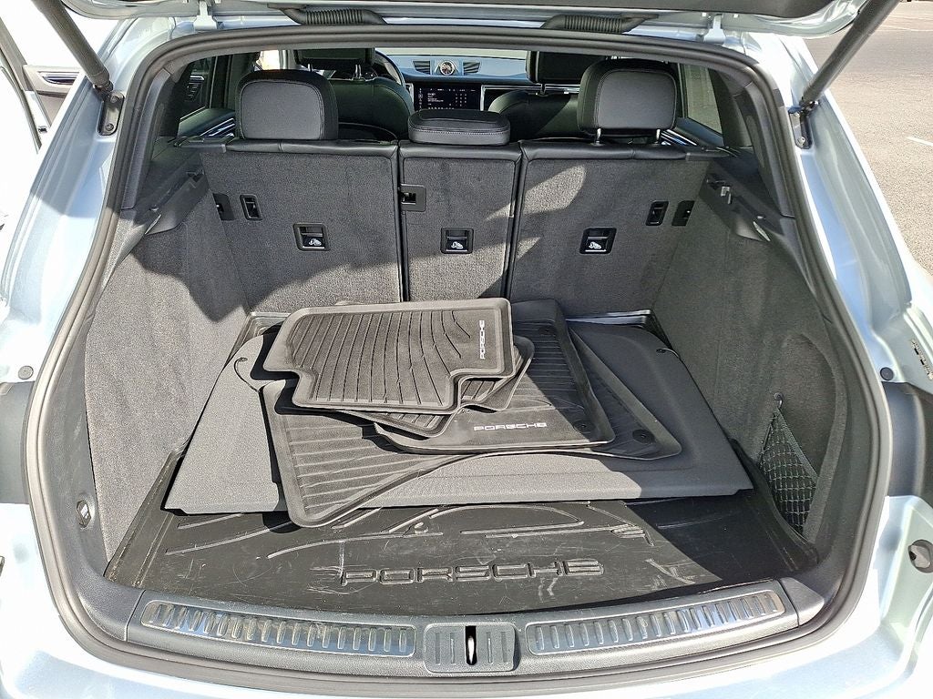 2021 Porsche Macan Base