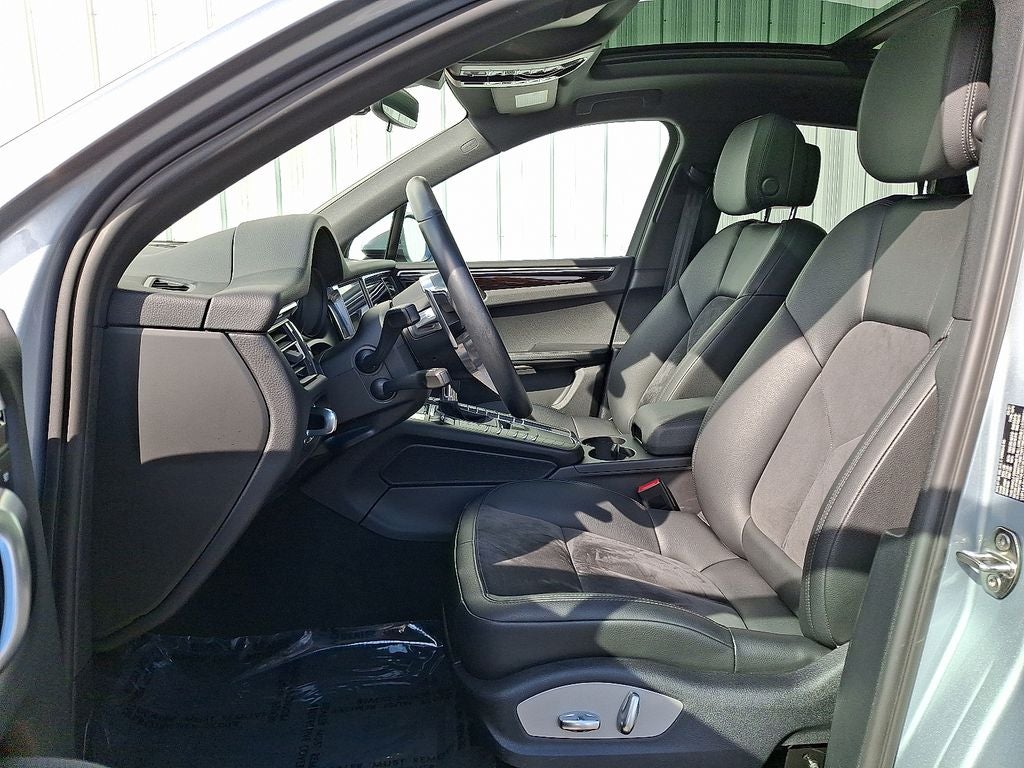 2021 Porsche Macan Base