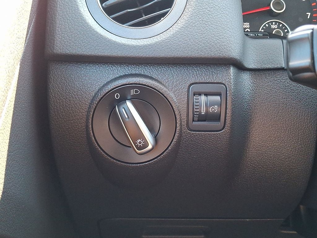 2018 Volkswagen Tiguan Limited 2.0T 4Motion