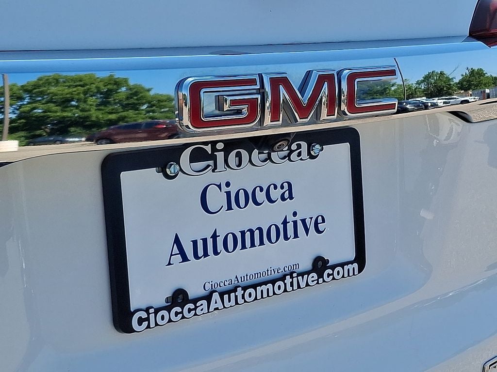 2023 GMC Acadia SLT