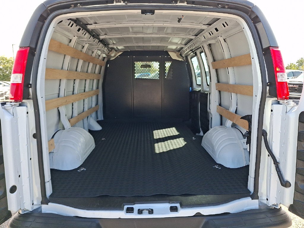 2025 GMC Savana 2500 Work Van