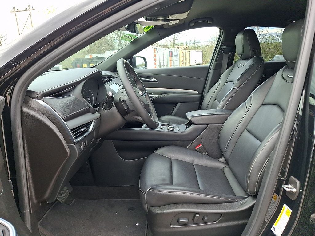 2022 Cadillac XT4 Premium Luxury