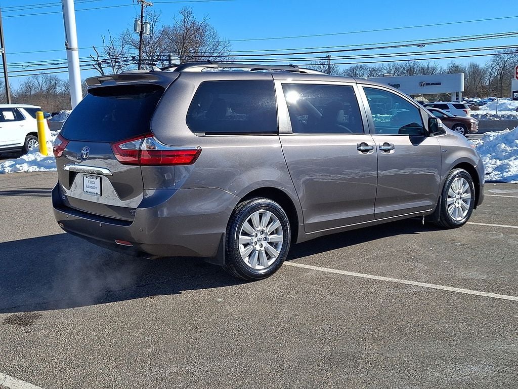 2017 Toyota Sienna Limited 7 Passenger