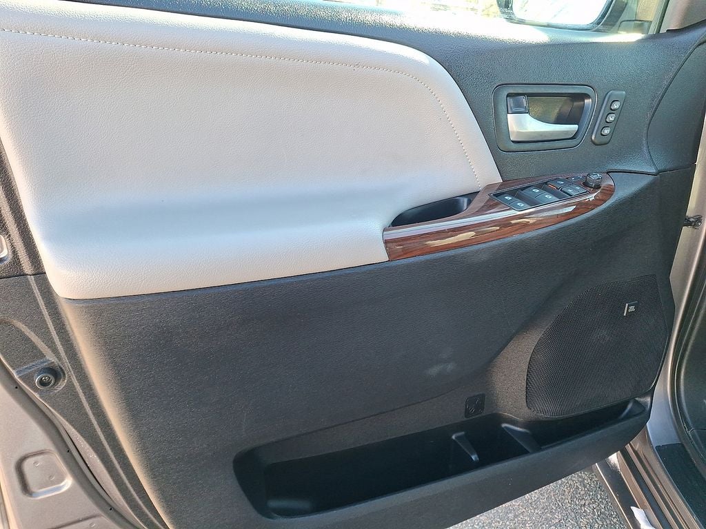 2017 Toyota Sienna Limited 7 Passenger
