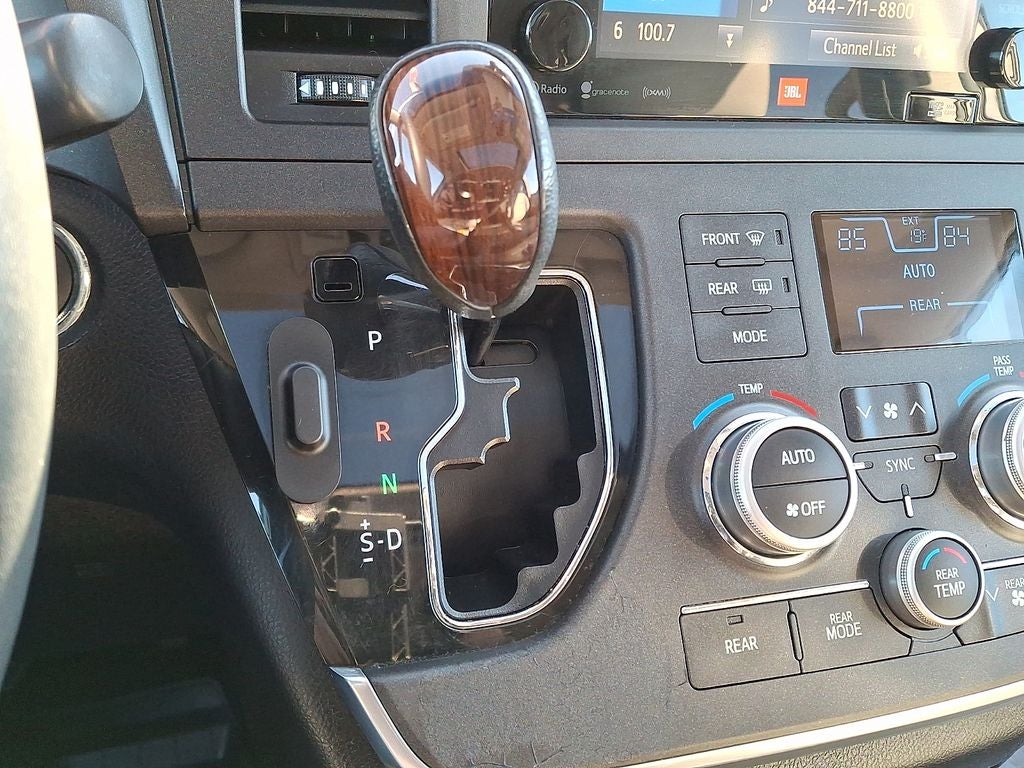 2017 Toyota Sienna Limited 7 Passenger