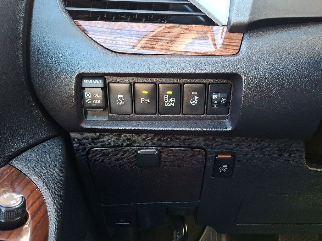 2017 Toyota Sienna Limited 7 Passenger