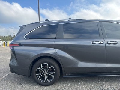 2025 Toyota Sienna Platinum 7 Passenger