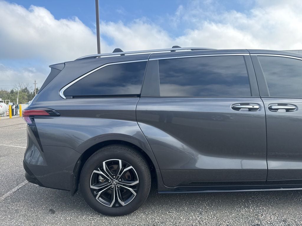 2025 Toyota Sienna Platinum 7 Passenger