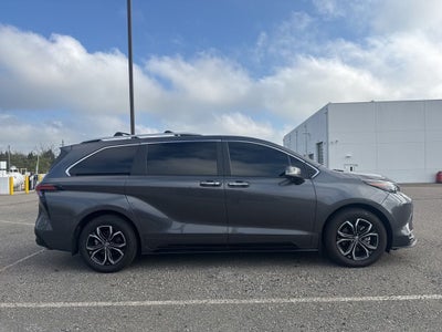 2025 Toyota Sienna Platinum 7 Passenger