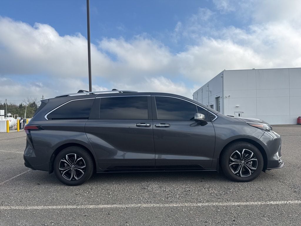 2025 Toyota Sienna Platinum 7 Passenger