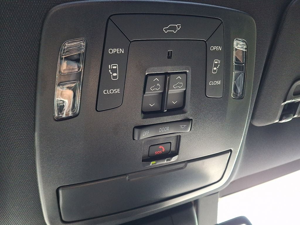 2025 Toyota Sienna Platinum 7 Passenger
