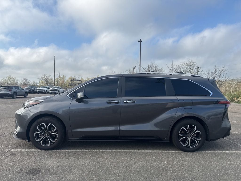 2025 Toyota Sienna Platinum 7 Passenger