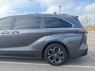 2025 Toyota Sienna Platinum 7 Passenger
