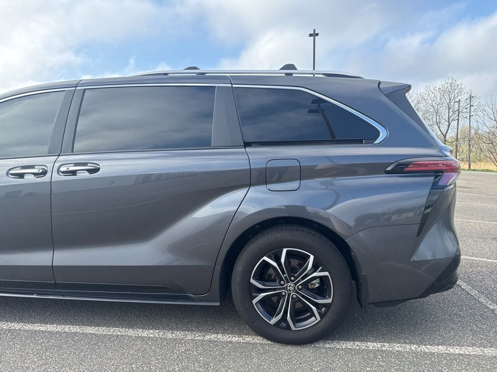 2025 Toyota Sienna Platinum 7 Passenger