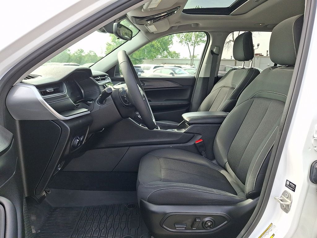 2023 Jeep Grand Cherokee Laredo X