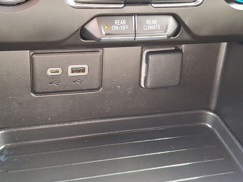 2023 Chevrolet Suburban LS