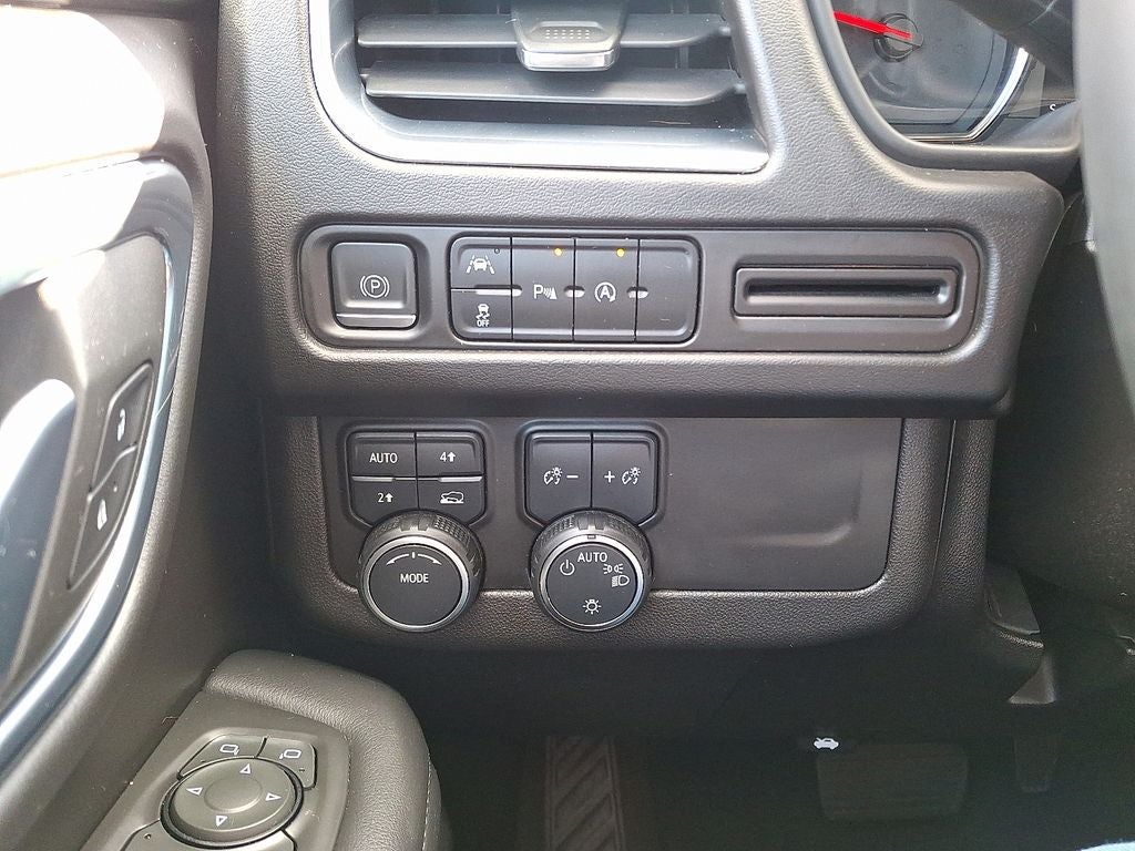 2023 Chevrolet Suburban LS