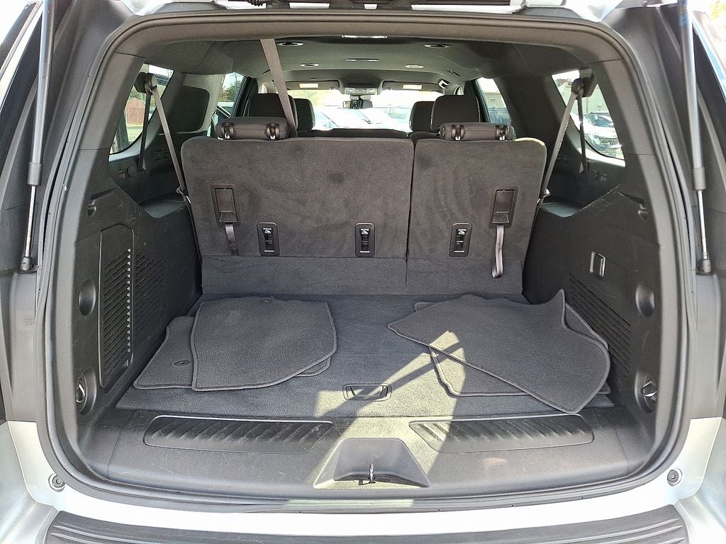 2023 Chevrolet Suburban LS