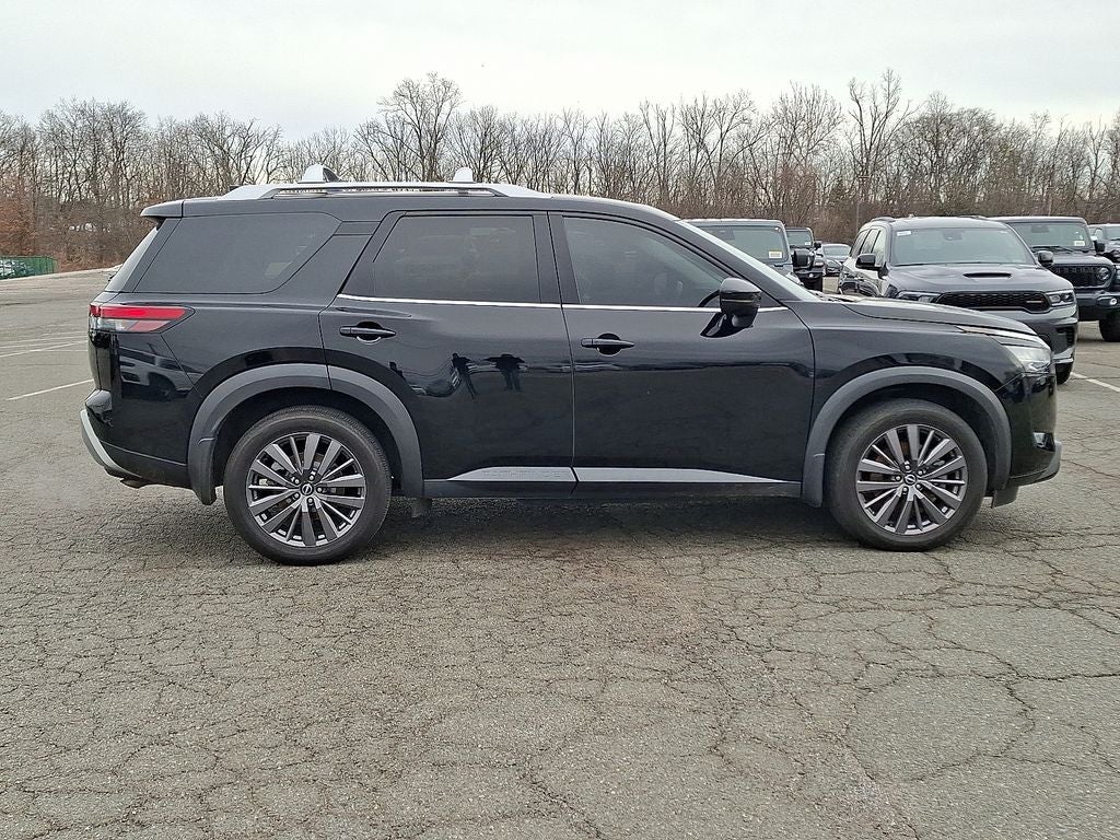 2023 Nissan Pathfinder SL