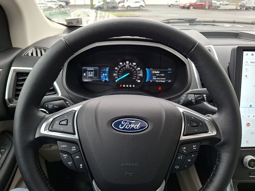 2023 Ford Edge Titanium