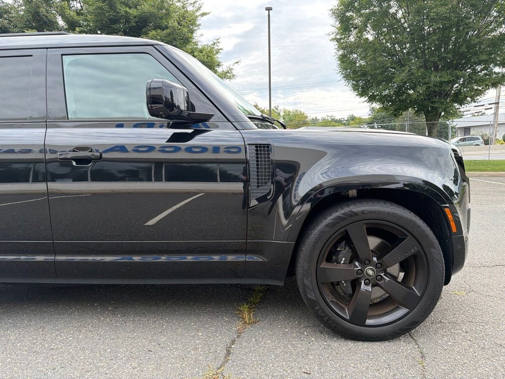 2025 Land Rover Defender 130 V8