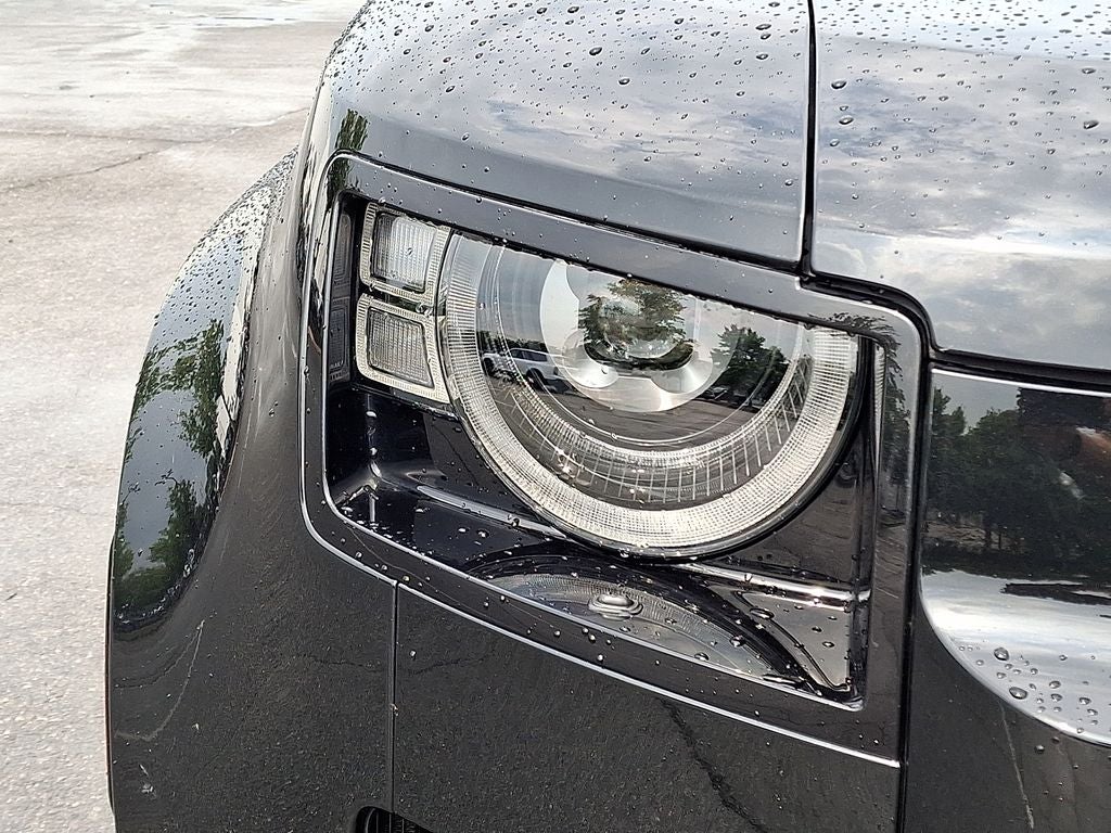 2025 Land Rover Defender 130 V8