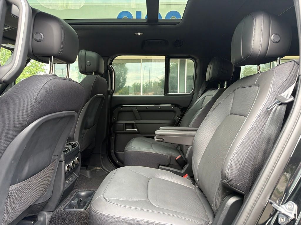 2025 Land Rover Defender 130 V8