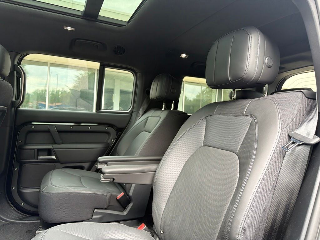 2025 Land Rover Defender 130 V8