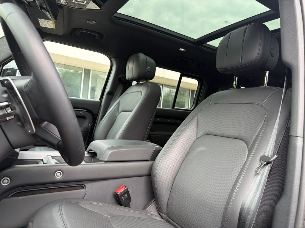 2025 Land Rover Defender 130 V8