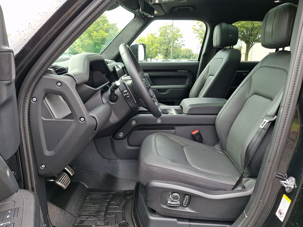2025 Land Rover Defender 130 V8