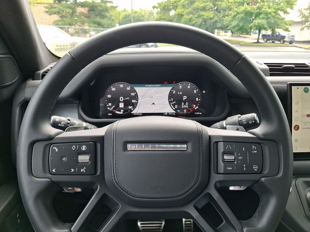 2025 Land Rover Defender 130 V8