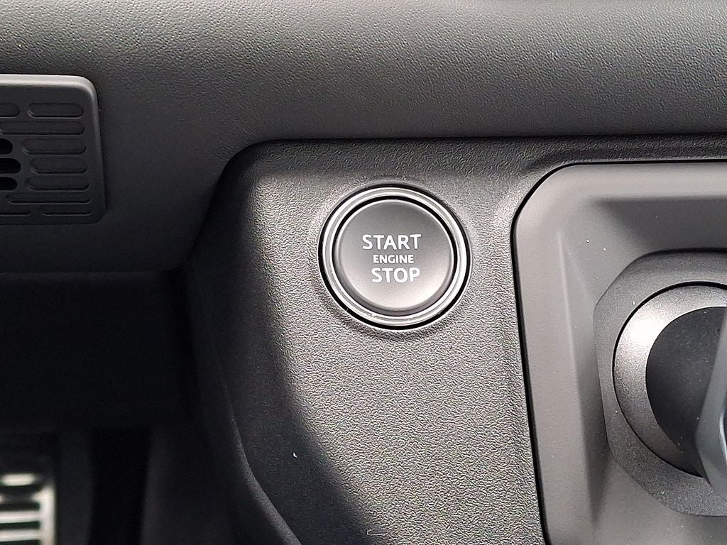 2025 Land Rover Defender 130 V8