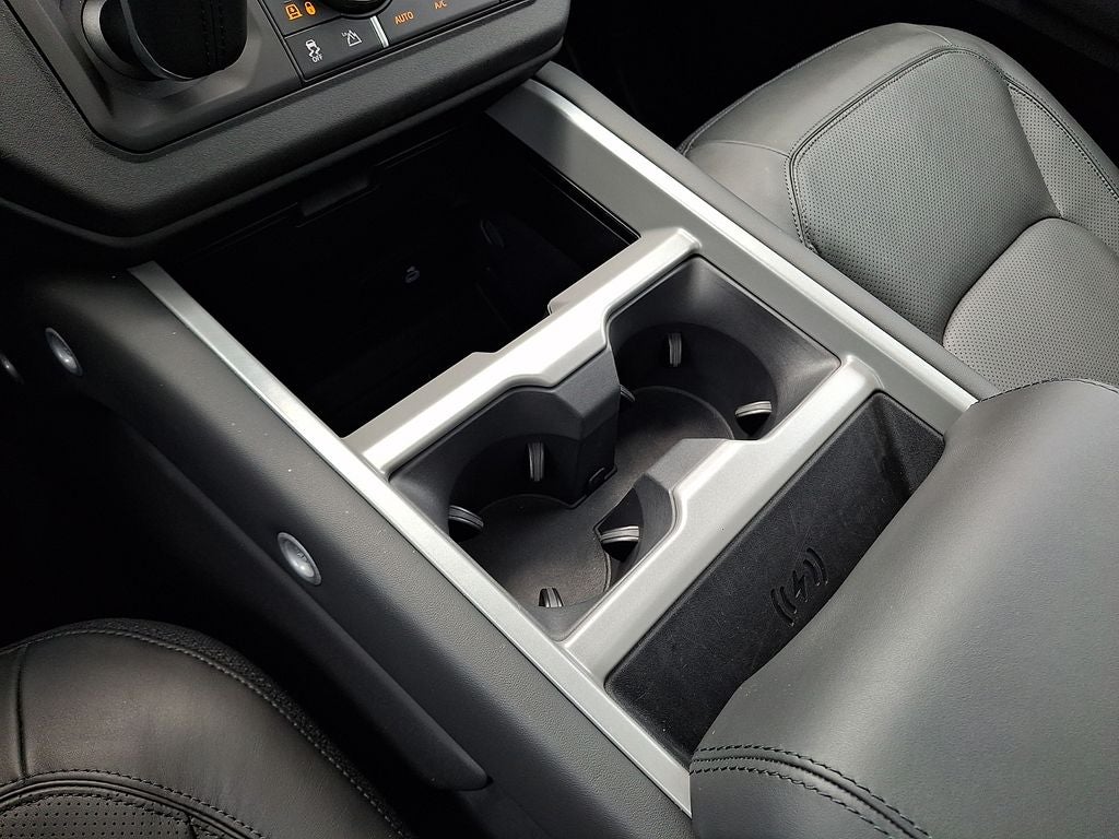 2025 Land Rover Defender 130 V8