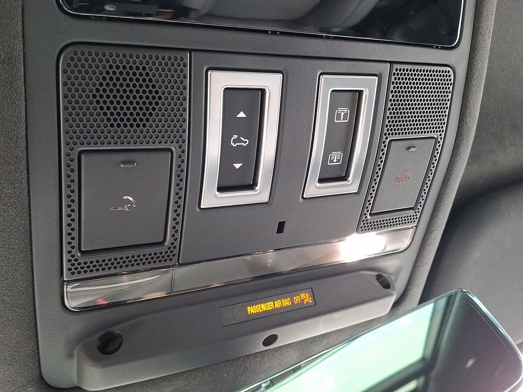 2025 Land Rover Defender 130 V8