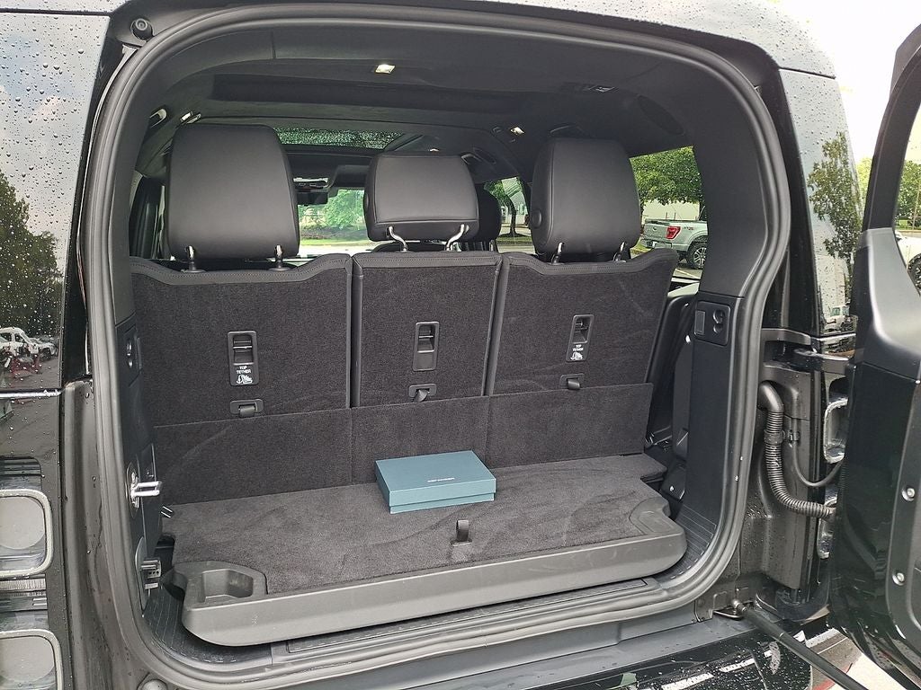 2025 Land Rover Defender 130 V8