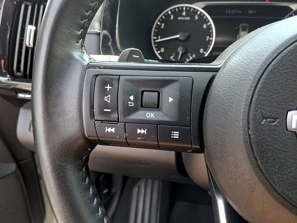 2024 Nissan Pathfinder SV