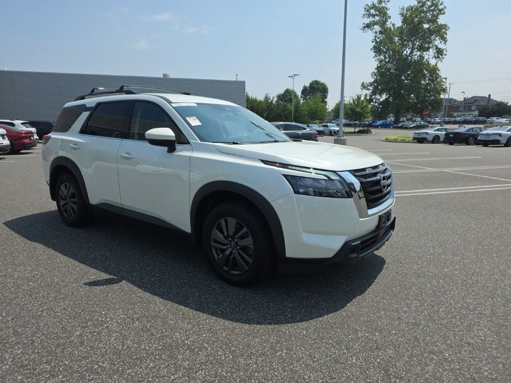 2024 Nissan Pathfinder SV