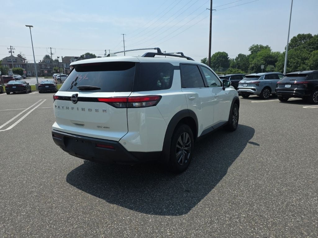2024 Nissan Pathfinder SV