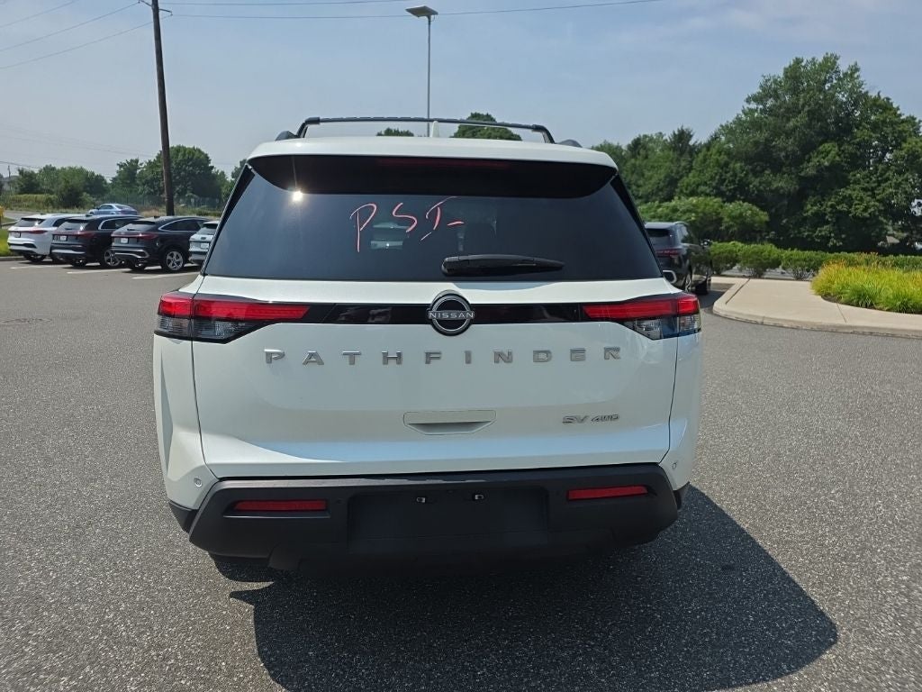 2024 Nissan Pathfinder SV