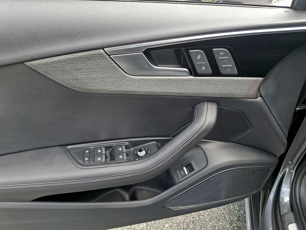 2023 Audi A4 45 S line Prestige quattro