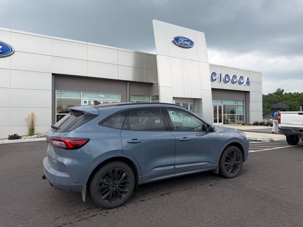 2025 Ford Escape ST-Line Elite