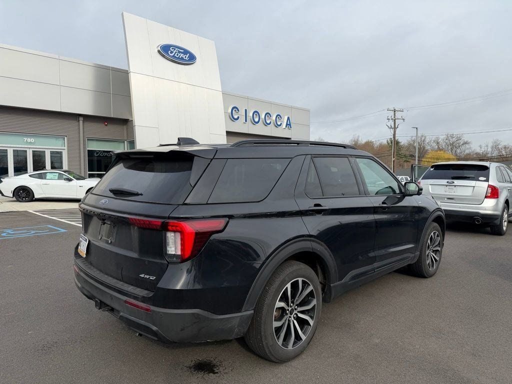 2025 Ford Explorer ST-Line
