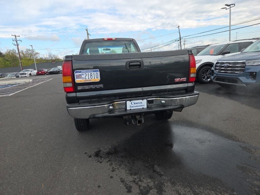 2003 GMC Sierra 2500HD Work Truck 133 WB