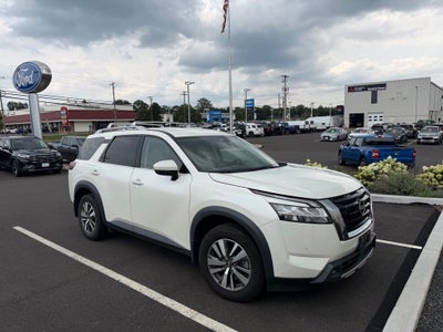 2023 Nissan Pathfinder SL