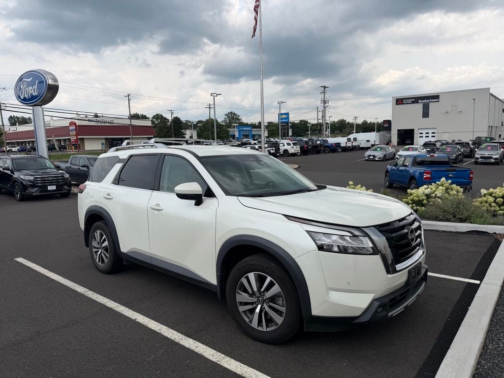 2023 Nissan Pathfinder SL